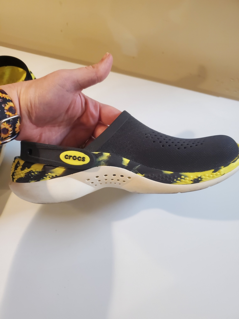 Crocs LiteRide 360 Clog
in the "Black Neon Yellow - Picture 5 of 11